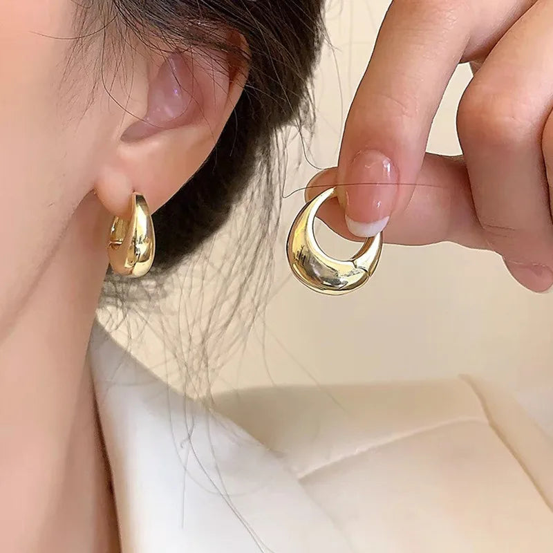 2Pcs classic gold earrings